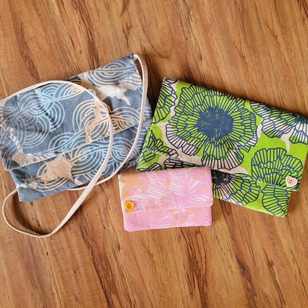 Jana Lam Hawaii - 1 crossbody, 1 clutch, 1 wallet/cardholder/passport holder